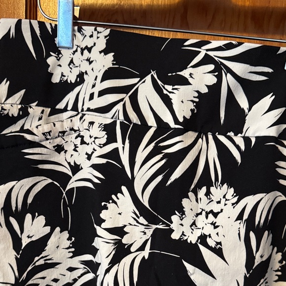 Floral Black and White Women's Skort - Picture 2 of 6